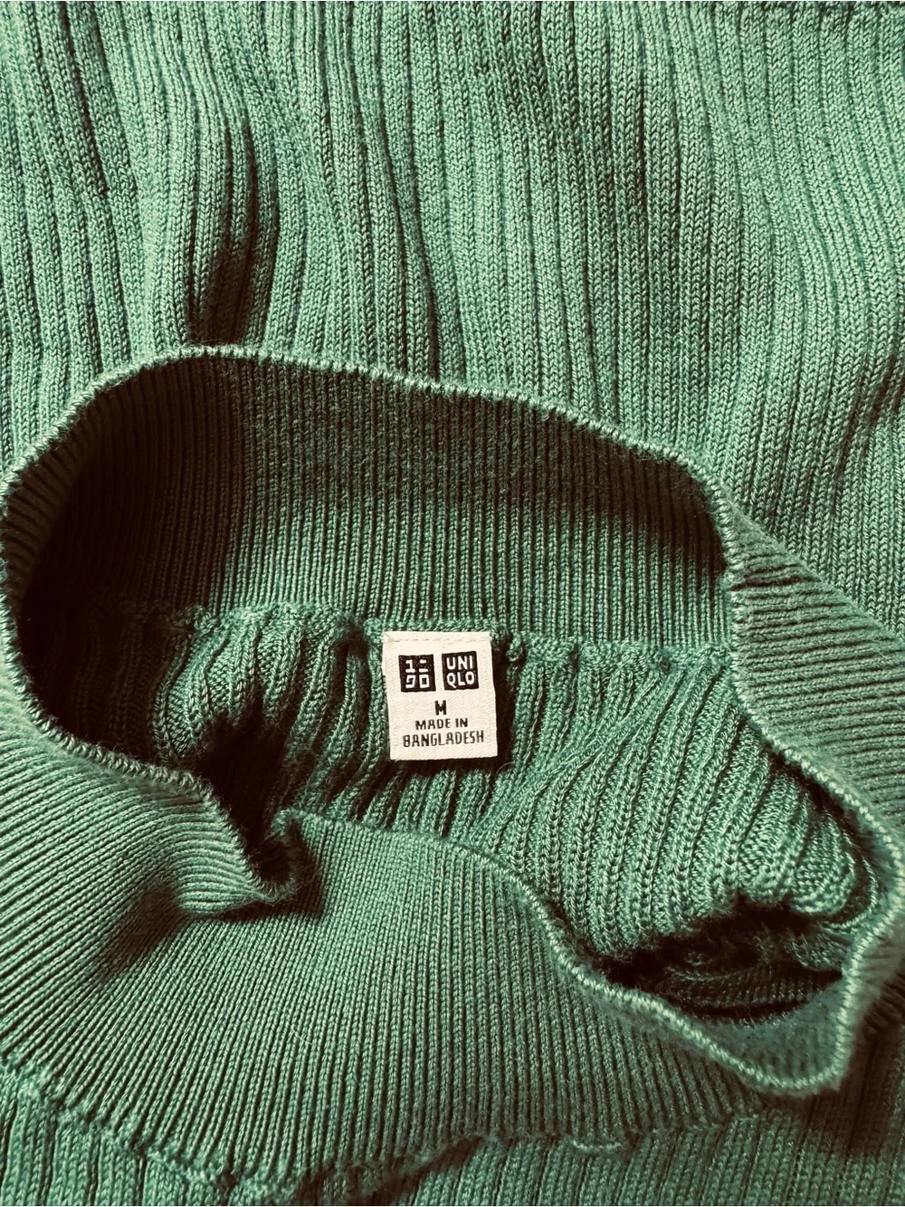 Uniqlo Ribbed Sleeveless Mock Neck Crop Top Size Medium